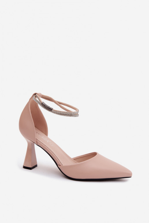 Zapatos beige con tacón pequeño y tiras brillantes Vinceza 62283