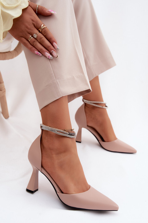 Zapatos beige con tacón pequeño y tiras brillantes Vinceza 62283
