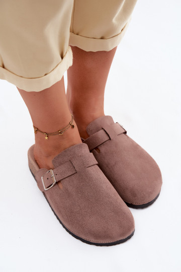 Zapatillas Zuecos Femenino con hebillas beige Lacey