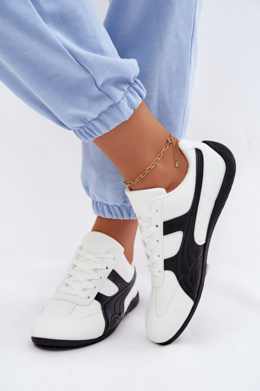 Zapatillas modelo zapatos. Femenino el color blanco Tiene queple