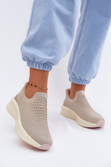 Un modelo convincente Zapatillas modelo zapatos. Femenino  Kobbo 102424 beige