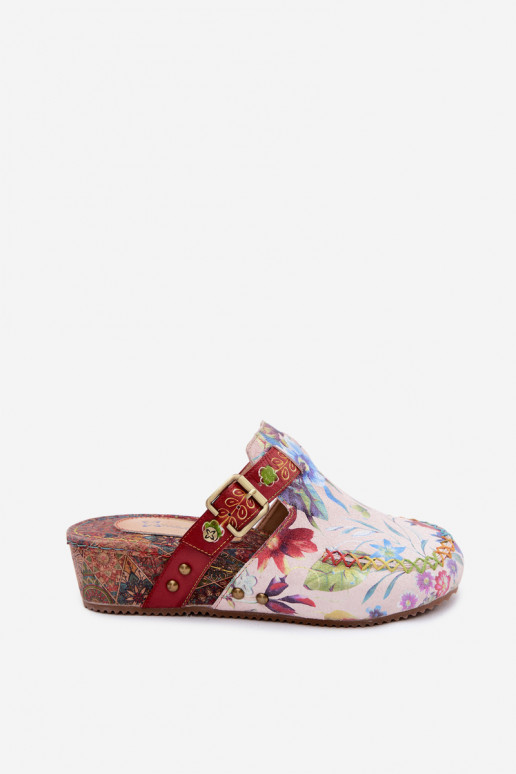 Zapatillas de cuero Mule Femenino con una plataforma con flores Tiene queciejka K7409-15 Colores diferentes