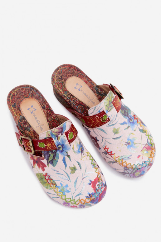 Zapatillas de cuero Mule Femenino con una plataforma con flores Tiene queciejka K7409-15 Colores diferentes