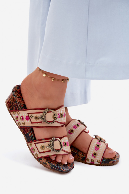 Piel Estampado zapatillas de mujer con una plataforma Tiene queciejka K7406-04 Colores diferentes