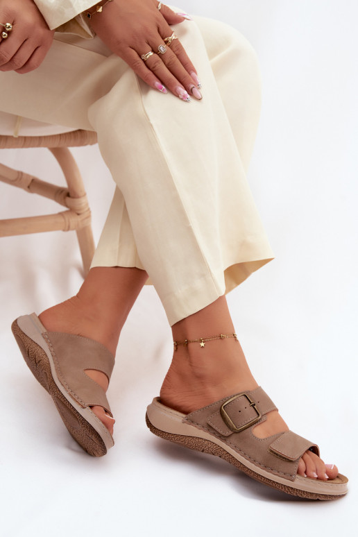 Zapatillas de mujer con hebillas y cierre adhesivo en marrón