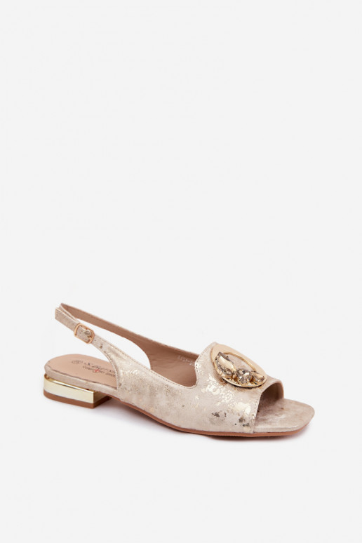 Sandalias planas para mujer con adornos en color dorado