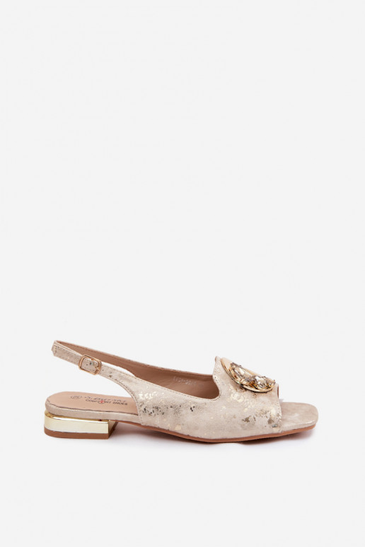 Sandalias planas para mujer con adornos en color dorado