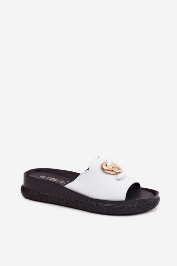 Zapatillas de cuero con detalles decorativos en blanco 2