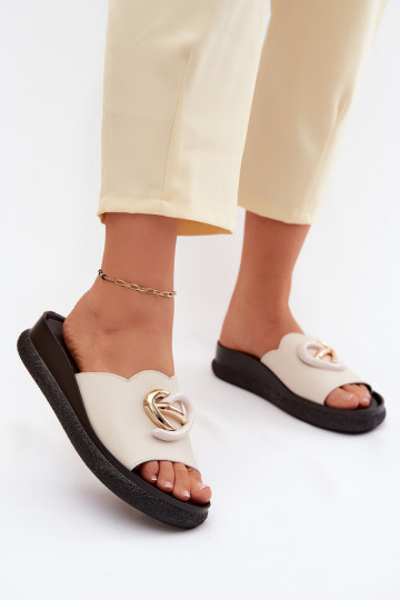 Chanclas de cuero con detalles decorativos S.Barski KV61-6046 color arena 2