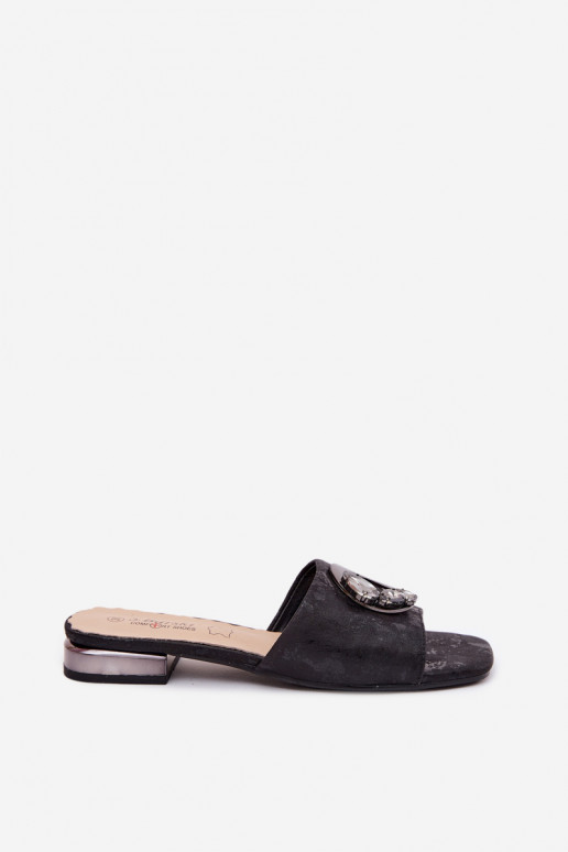 Zapatillas de mujer con tacones anchos y ornamentos KV61-6025 color negro