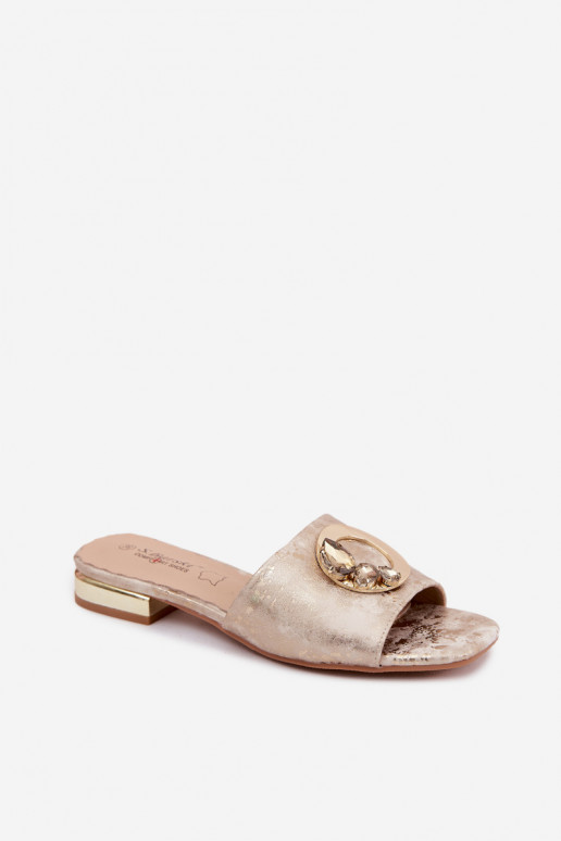 Zapatillas de mujer con tacones anchos y ornamentos KV61-6025 color oro