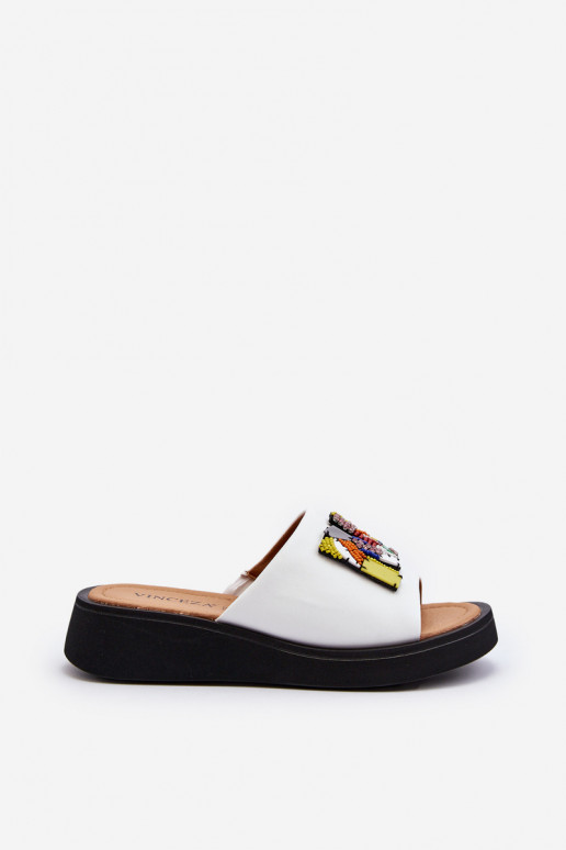 Zapatillas de cuero para mujer con adornos blancas Asames
