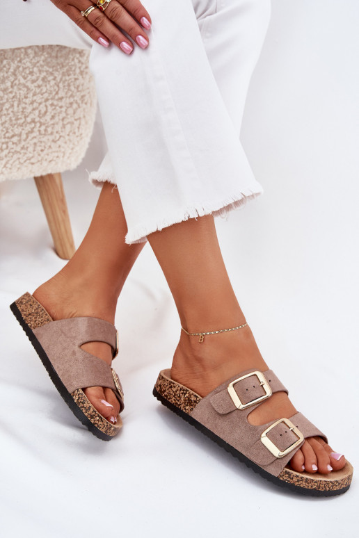 zapatillas de mujerde gamuza ecológicau color dorado con hebillas beige Vorella