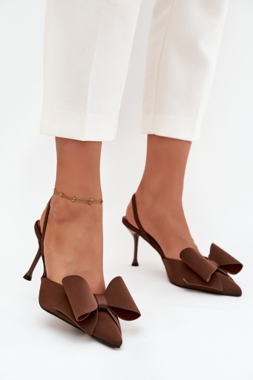 Zapatos de tacón marrón con talón abierto y lazo Eklevia