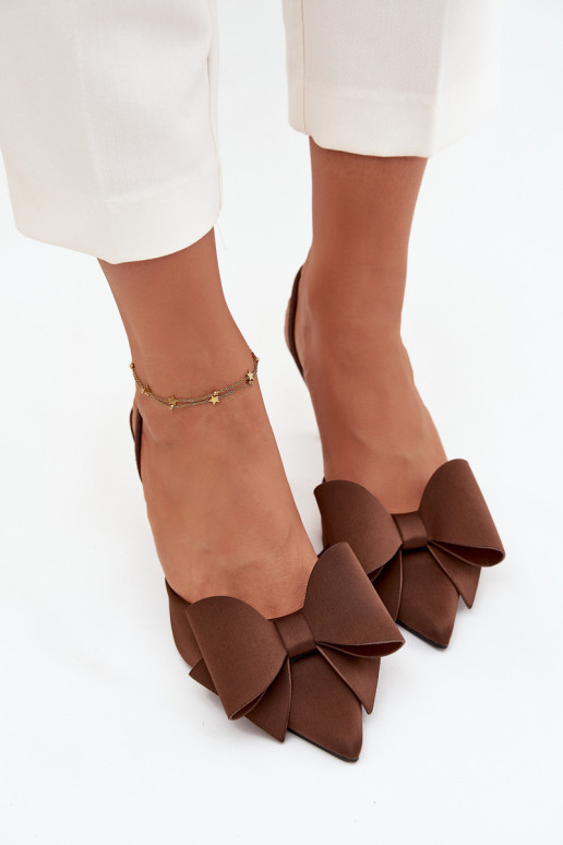 Zapatos de tacón marrón con talón abierto y lazo Eklevia