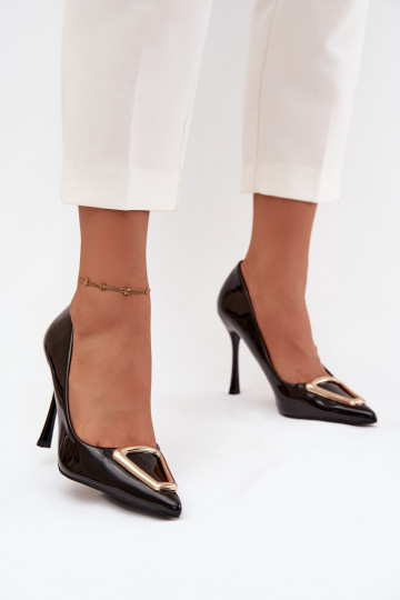 Zapatos de tacón negros con efecto charol y detalles dorados Paivelle 2