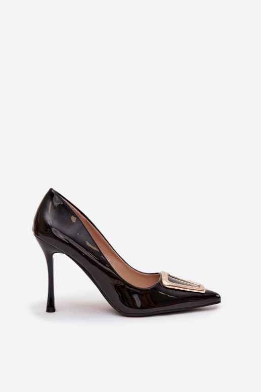 Zapatos de tacón negros con efecto charol y detalles dorados Paivelle