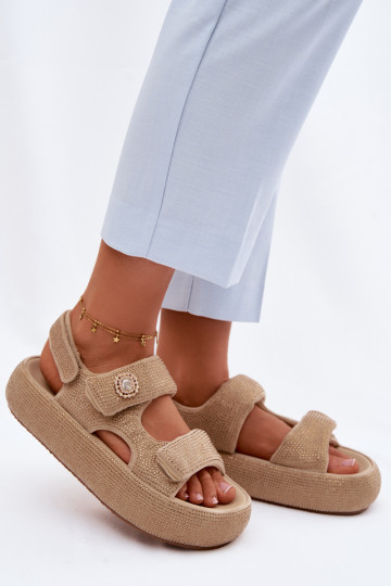 Decorado Sandalias de mujer con una plataforma GOE TT2N4101 beige 2
