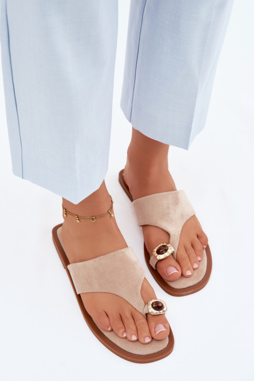 Zapatillas de mujer con detalles decorativos color arena Fedira