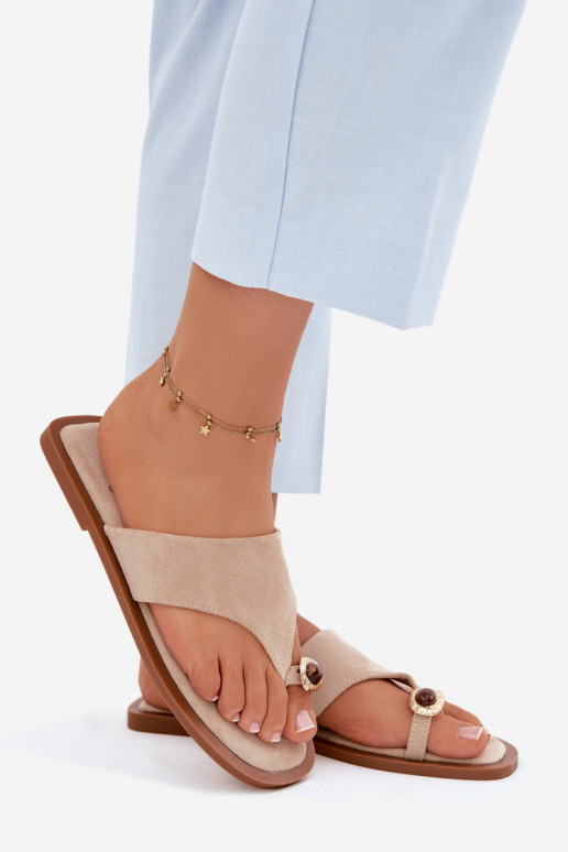 Zapatillas de mujer con detalles decorativos color arena Fedira