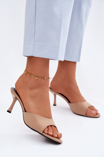 Zapatillas de mujer con tacones finos color arena Selmira