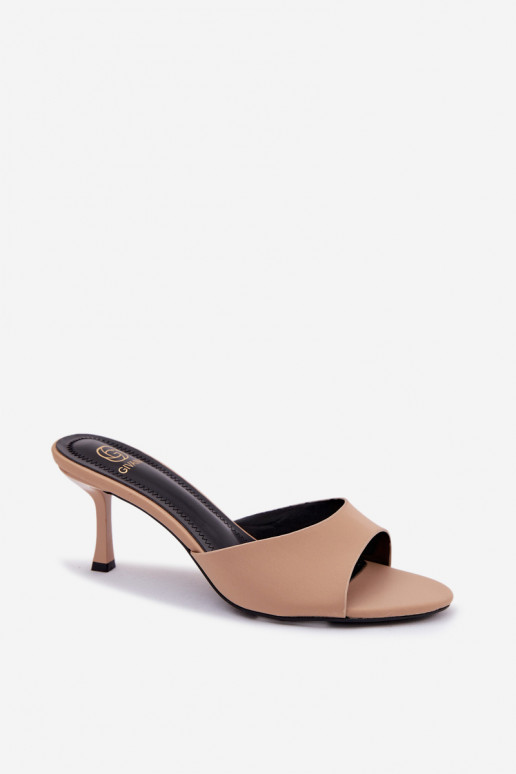 Zapatillas de mujer con tacones finos color arena Selmira