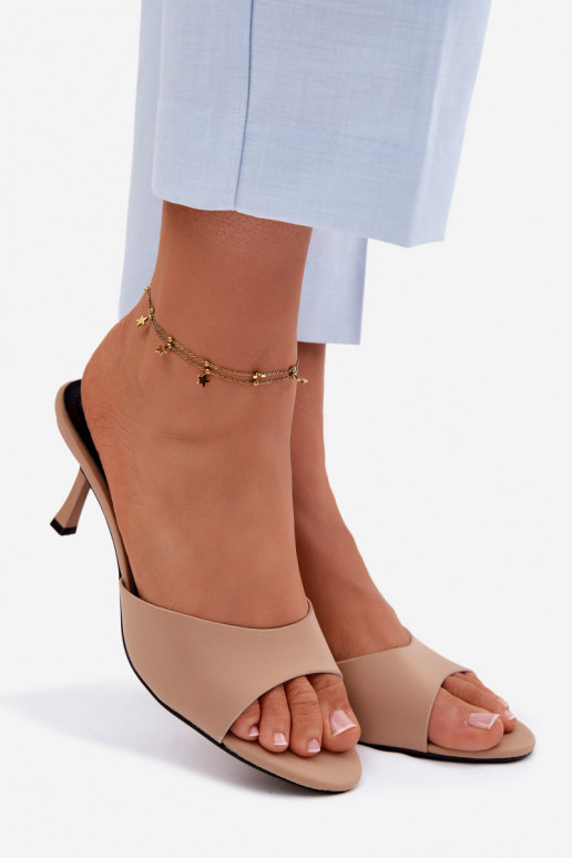 Zapatillas de mujer con tacones finos color arena Selmira