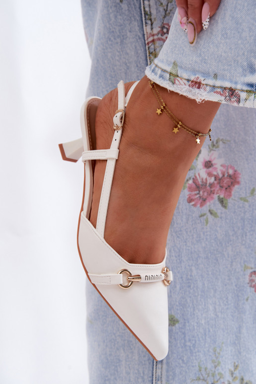 Sandalias de mujer con tacones Ze Szpiczastymi Noskami el color blanco Felessa