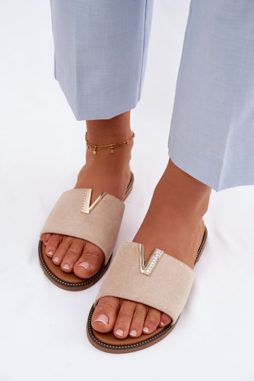 Zapatillas de mujer con detalles decorativos en color arena Nelmira