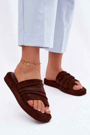 Zapatillas de mujer marrones con volantes Gelmira 2