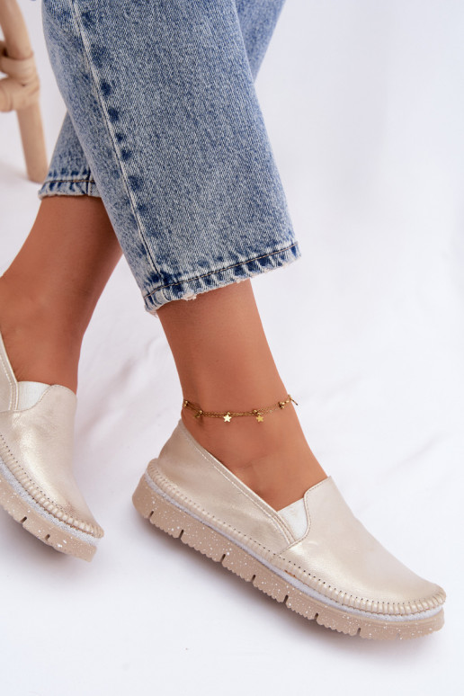Zapatos de mujer dorados tipo slip-on de cuero Przecierany