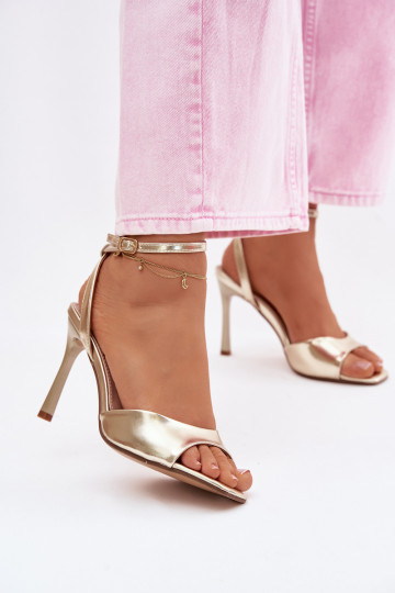 Sandalias doradas para mujer con tacones finos de cuero sintético Olissey 2