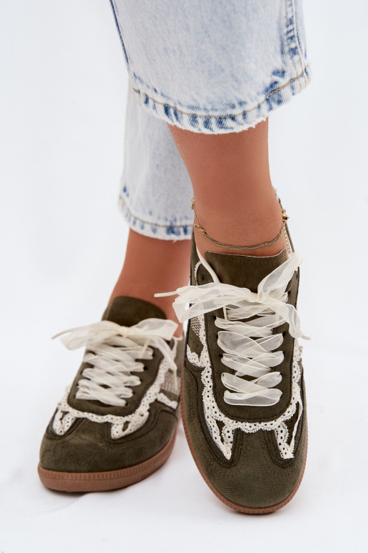 Zapatillas modelo zapatos. Femenino con encaje color verde Ilrene