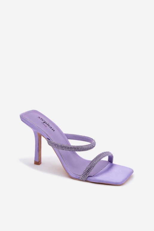 Zapatillas moradas con tacones finos adornadas con strass Vittoria