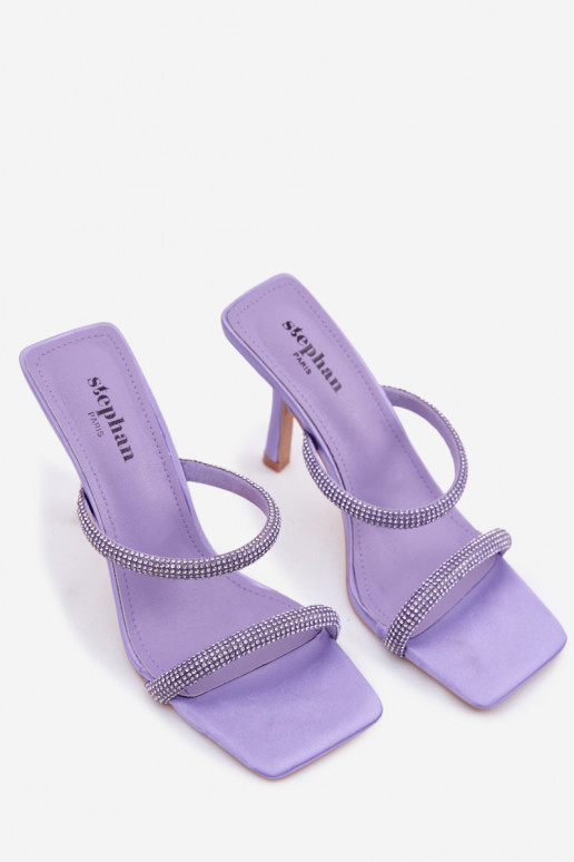 Zapatillas moradas con tacones finos adornadas con strass Vittoria