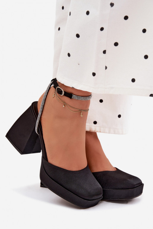 Sandalias negras en tacones gruesos con tachuelas brillantes Seraphina