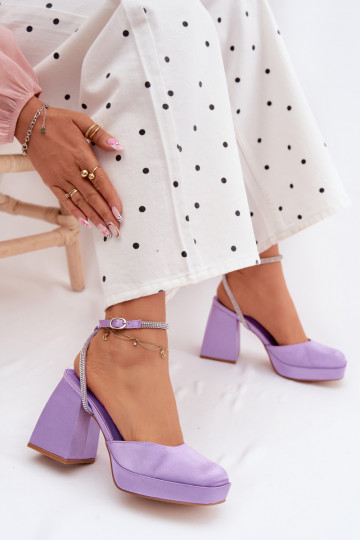 Sandalias moradas en tacones gruesos con tachuelas brillantes Seraphina