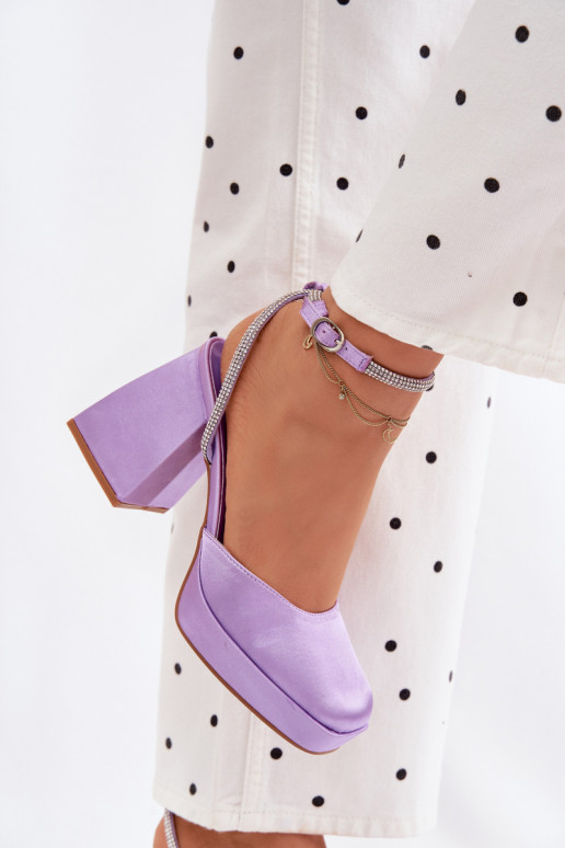 Sandalias moradas en tacones gruesos con tachuelas brillantes Seraphina