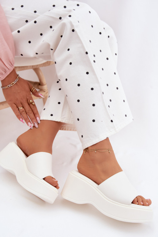 zapatillas de mujer con una plataforma el color blanco Virelia