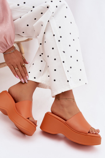 zapatillas de mujer con una plataforma color naranja Virelia