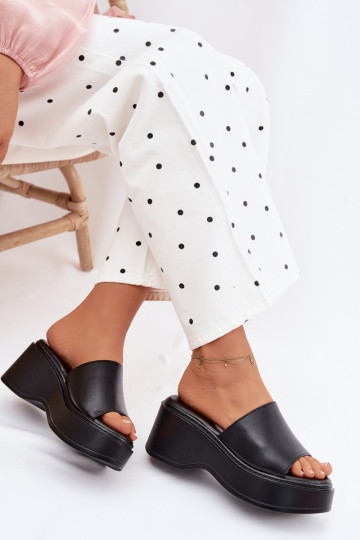 zapatillas de mujer con una plataforma de color negro Virelia