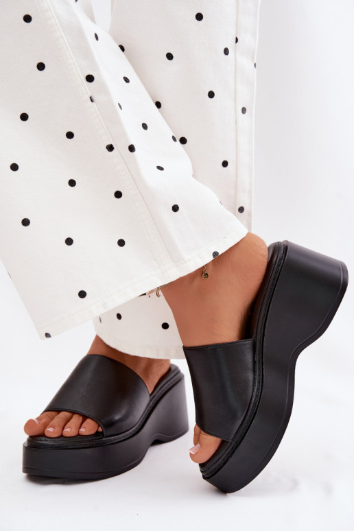 zapatillas de mujer con una plataforma de color negro Virelia