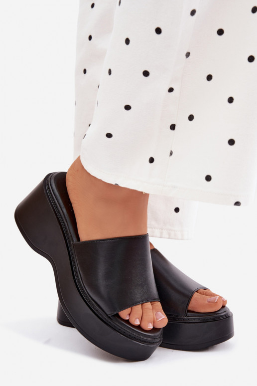 zapatillas de mujer con una plataforma de color negro Virelia