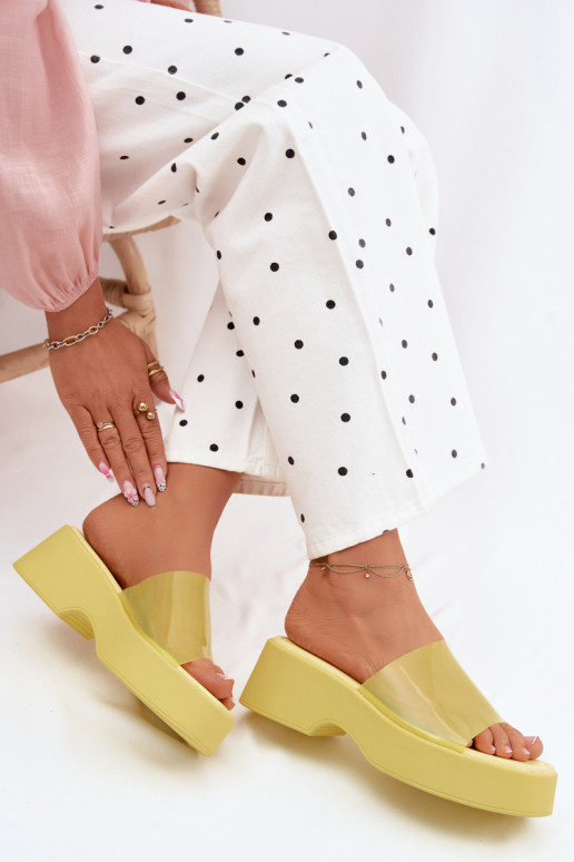 zapatillas de mujer con una plataformaTransparentnym Tirasem color amarillo Selestia