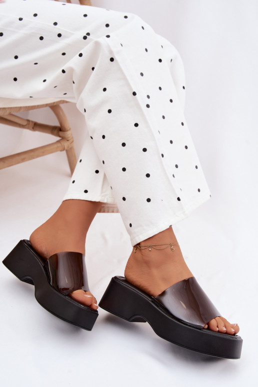 zapatillas de mujer con una plataformaTransparentnym Tirasem de color negro Selestia