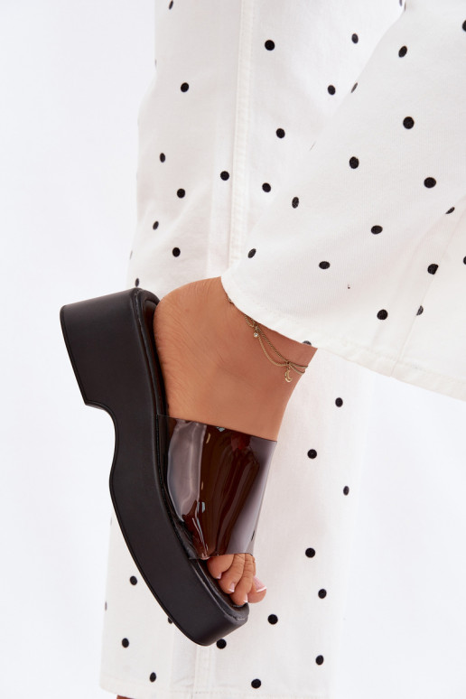 zapatillas de mujer con una plataformaTransparentnym Tirasem de color negro Selestia