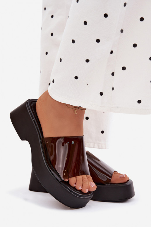 zapatillas de mujer con una plataformaTransparentnym Tirasem de color negro Selestia