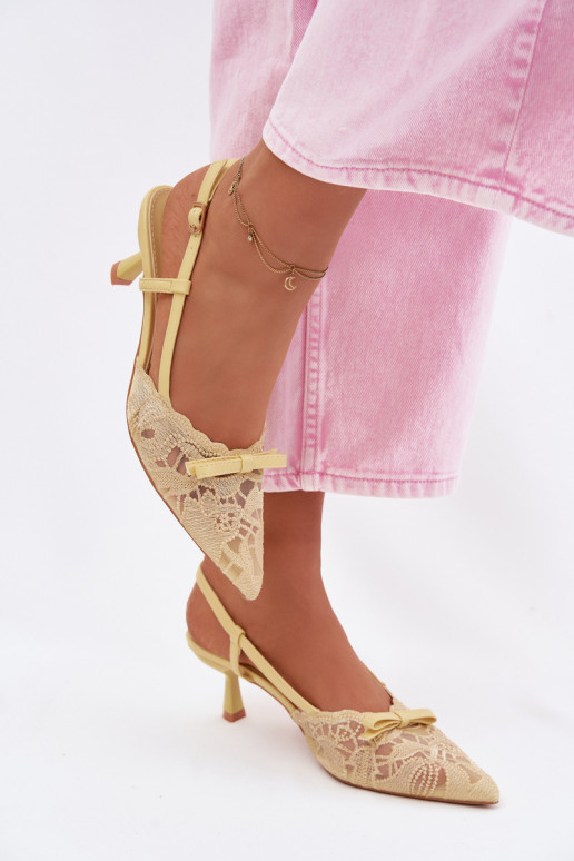 Sandalias con cordones Femenino Activado obcasie con cintas color amarillo Tiene queribelle