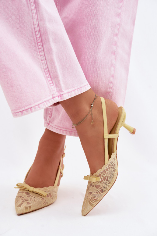 Sandalias con cordones Femenino Activado obcasie con cintas color amarillo Tiene queribelle