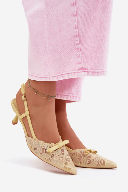 Sandalias con cordones Femenino Activado obcasie con cintas color amarillo Tiene queribelle